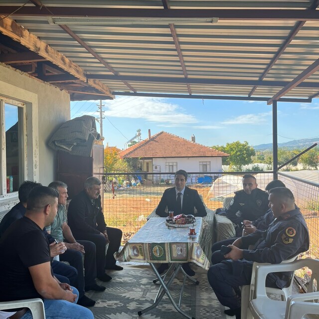 Beyağaç kaymakamı Haydari'den örnek davranış
Kaymakam Haydari, kaza geçiren...