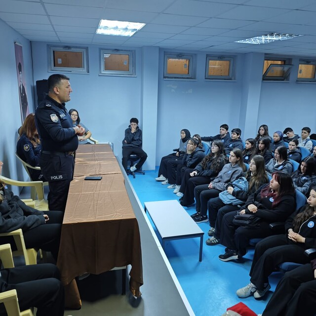 Pazaryeri'nde 450 öğrenci ve öğretmene güvenlik semineri
