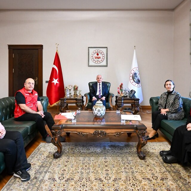 Kızılay heyetinden Kırklareli Valisi Turan'a ziyaret