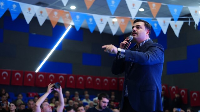 İnan: "İzmir artık AK Parti'nin kalesi"
AK Parti Genel Sekreteri İnan: "Partimizi darbecilere meze etmedik, sizin gibi çakallara mı meze edeceğiz"