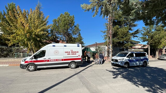 Karaman'da çatı tamiri yapan işçi 3 metreden düştü