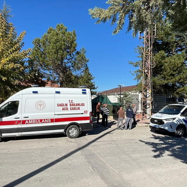Karaman'da çatı tamiri yapan işçi 3 metreden düştü