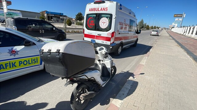 Karaman'da otomobil motokuryeye arkadan çarptı: 1 yaralı