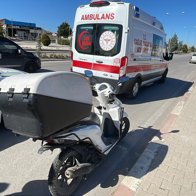 Karaman'da otomobil motokuryeye arkadan çarptı: 1 yaralı