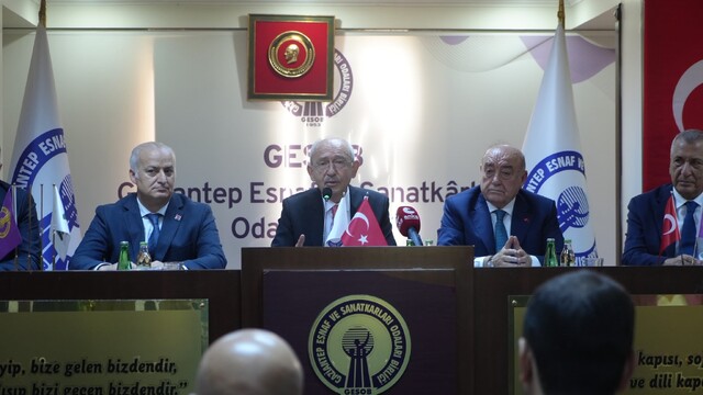 Kılıçdaroğlu: "Bu ülkede esnaf bakanlığının kurulması lazım"
CHP Genel Başkanı Kılıçdaroğlu, Gaziantep Esnaf ve Sanatkarlar Odası'nı ziyaret etti