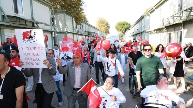 Osmangazi'de Cumhuriyet coşkusu engel tanımadı
Cumhuriyet'in 103'ncü yılı Osmangazi'de coşkuyla kutlandı
Engelli bireylerden Cumhuriyet Bayramı'na özel gösteri