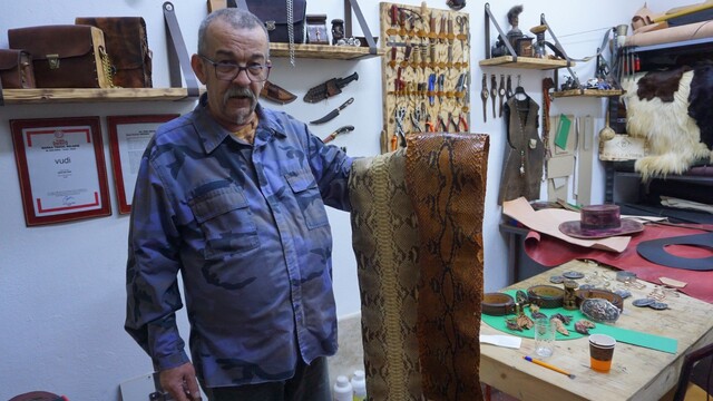 Geleneksel deri işçiliği, hem zamana hem fabrikasyona direniyor