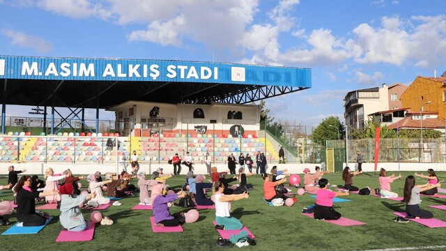 Kütahya'da "Pembe Pilates" etkinliğiyle meme kanserinde erken tanıya dikkat çekildi