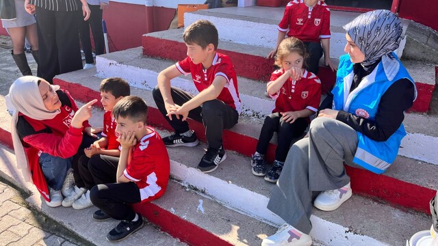 İlkokul öğrencilerine yeni spor alanı oluşturuldu