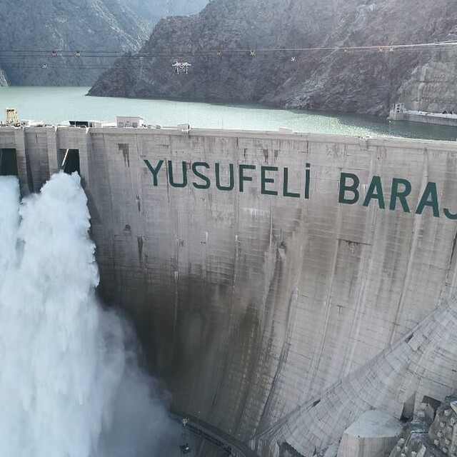 Kurak yılda rekor üreten Yusufeli, dört barajın da verimini artırdı
Yusufel...