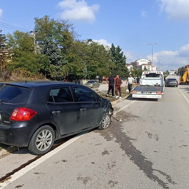 Yaya geçidinde karşı şeride geçen motorlu bisiklete çarptı: 1 ölü