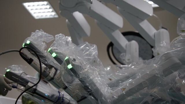 Muş'ta bin 400 kilometre uzaktan robotik rahim alma ameliyatı gerçekleştirildi
