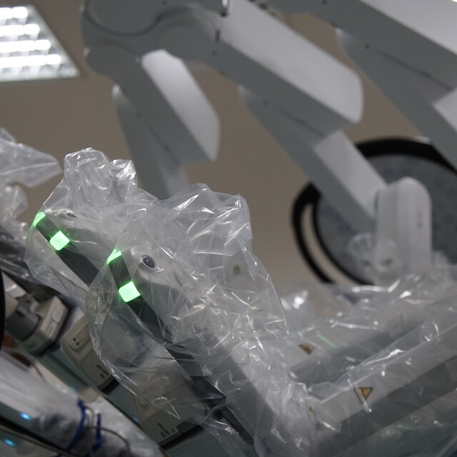 Muş'ta bin 400 kilometre uzaktan robotik rahim alma ameliyatı gerçekleştiri...