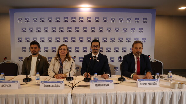 Çocuklarda kozmetik ürünlerin kullanılması döküntü ve leke oluşturabiliyor