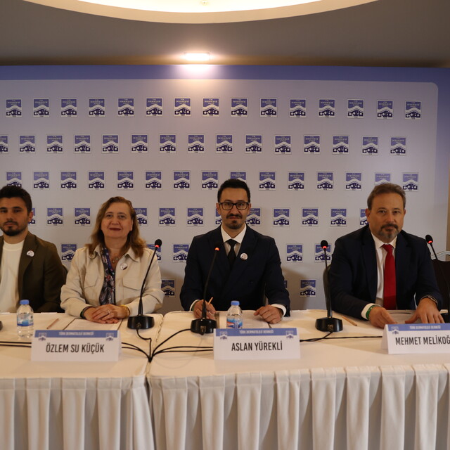 Çocuklarda kozmetik ürünlerin kullanılması döküntü ve leke oluşturabiliyor