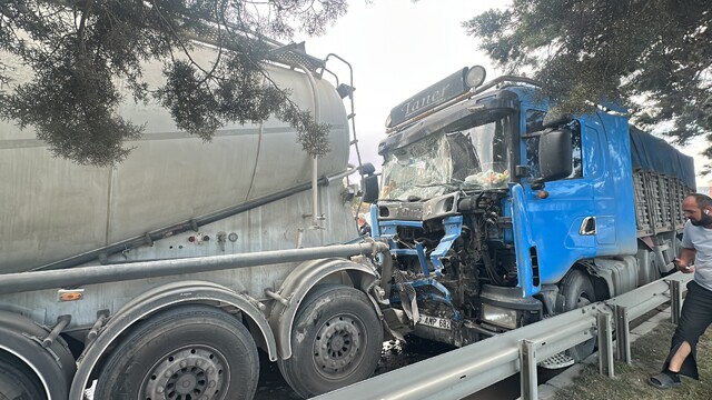 Samsun'da 3 aracın karıştığı zincirleme kaza: 1 yaralı