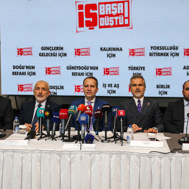 Yeniden Refah Partisi Genel Başkanı Erbakan, Diyarbakır'da konuştu: