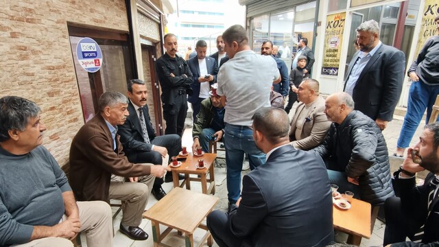 MHP Diyarbakır İl Başkanı Özcoşar sokak sokak gezerek 'Terörsüz Türkiye' sürecini anlatıyor