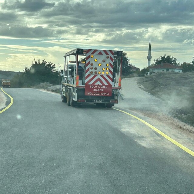 Bolu'da köy yollarında güvenli ulaşım için hummalı çalışma