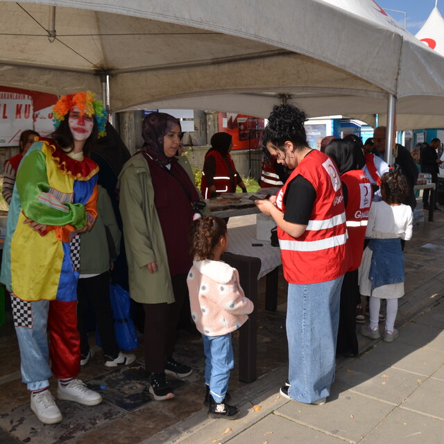 Muş'ta 81 İlde 81 Aşevi Projesi kapsamında kermes düzenlendi
