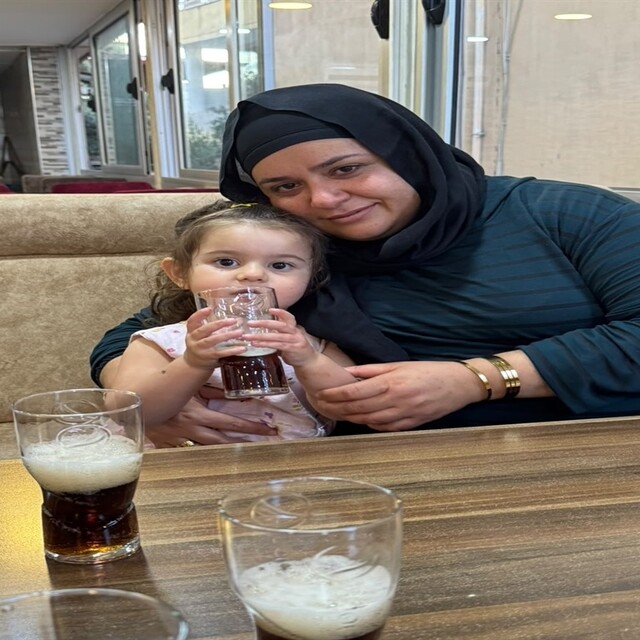 Hatay'da kazada ölen anne ile 4 yaşındaki kızı toprağa verildi