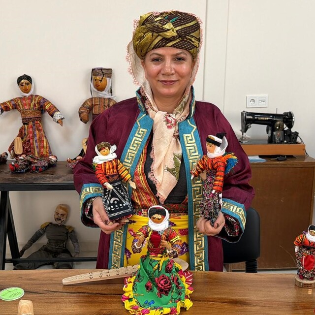 Anneannesinin mirasını bebeklerle dünyaya tanıttı