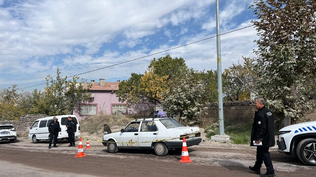 Otomobille hastaneye götürülürken yolda öldü