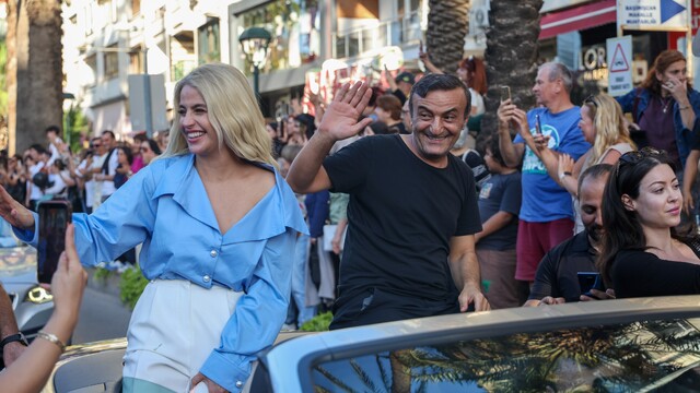 Antalya'da ünlü sanatçılara sevgi seli
Pınar Altuğ: "Festivaller daima var olsun"
Büyükşehir Başkan Vekili Büşra Özdemir: "Sinemanın ışığı Antalya'dan dünyaya yayılsın"
Meryem Uzerli: "Çok kalabalık"