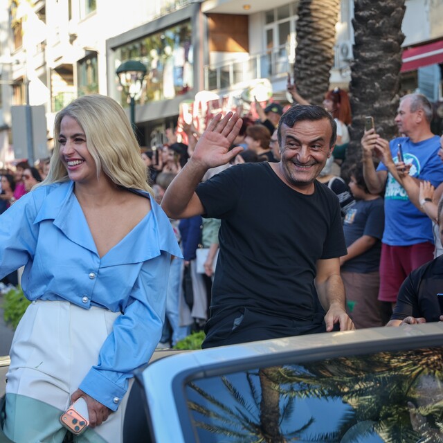 Antalya'da ünlü sanatçılara sevgi seli
Pınar Altuğ: "Festivaller daima var...