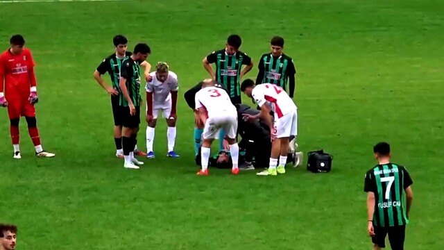 Maçın son dakikalarında fenalaşan futbolcu kalp krizi geçirdi