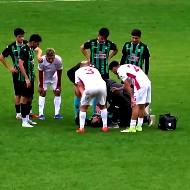 Maçın son dakikalarında fenalaşan futbolcu kalp krizi geçirdi