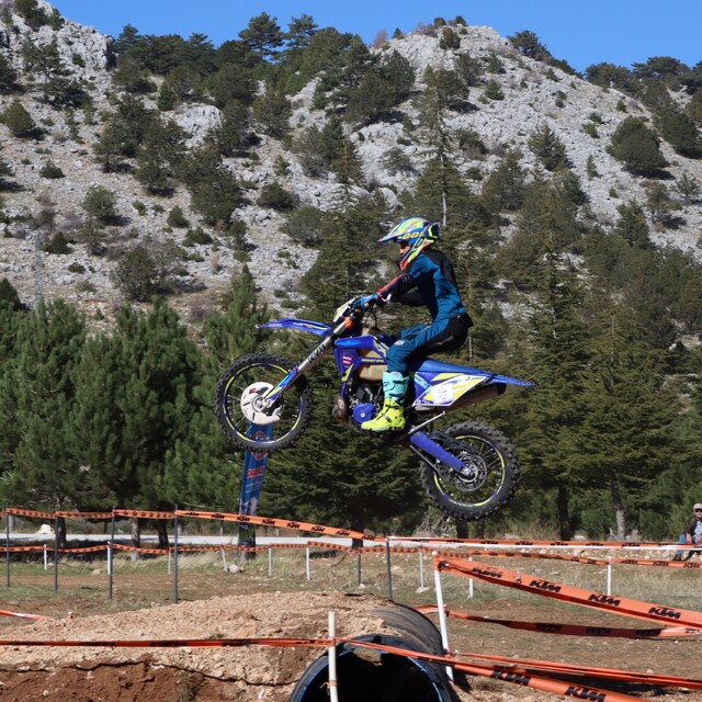 Davraz Kayak Merkezi'nde "Hard Enduro" motor yarışları başladı