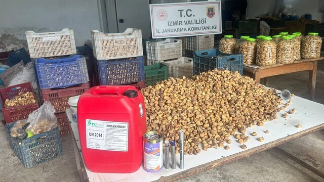 İzmir'de kimyasalla beyazlatılmış 3 ton incir ele geçirildi