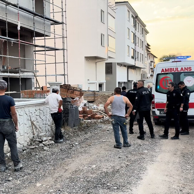 İnşaatın çatısından düşen usta ağır yaralandı