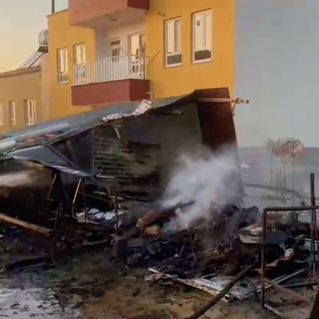 Adıyaman'da evin çatısında yangın