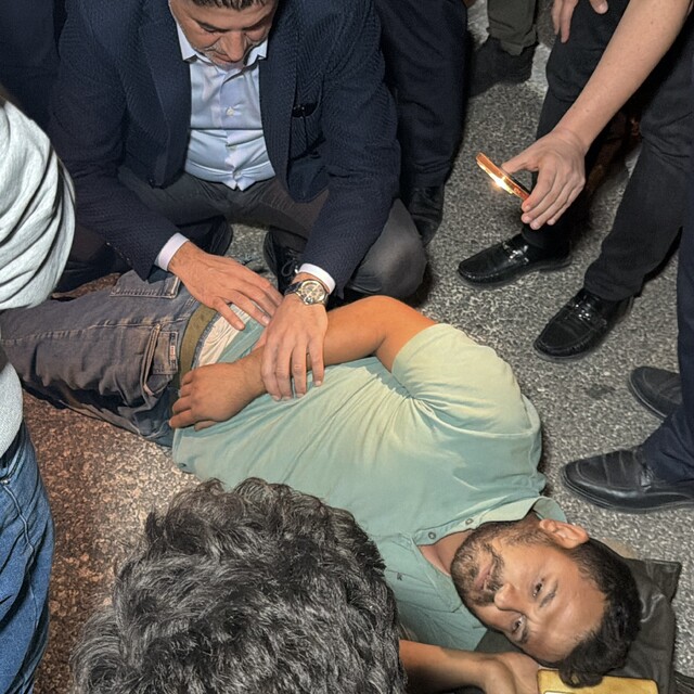 Yaralıya ilk müdahaleyi vali ve milletvekili yaptı
Vali ve milletvekili yar...