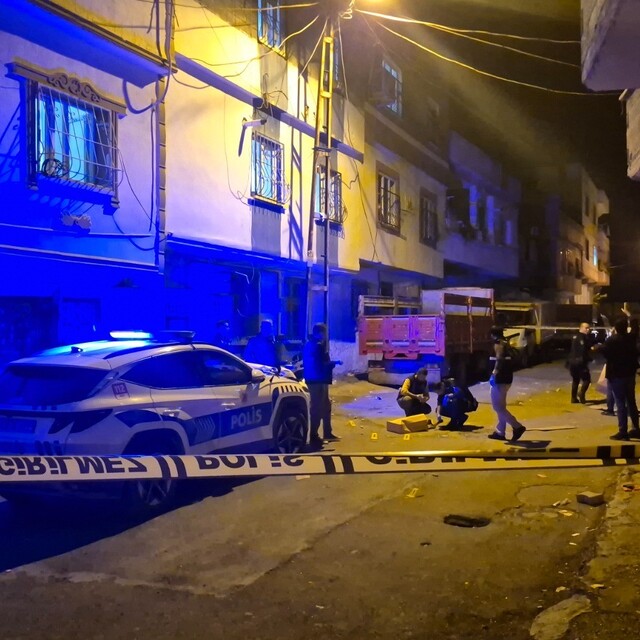 Gaziantep'te silahlı kavga: 1 ölü, 4 yaralı
Çocukların kavgasına aileler da...