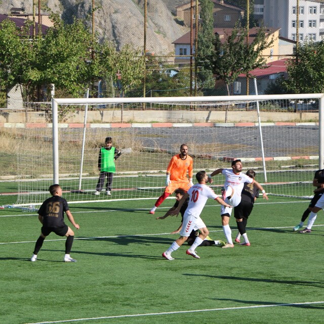 Hakkari Zap Spor ile Diyarbakır Büyükşehir Belediyespor berabere kaldı