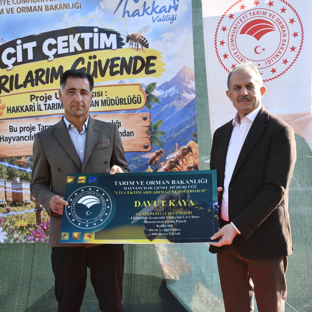 Hakkari'de arıcılara elektrikli tel çit desteği