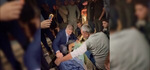 Otomobilin çarptığı kişi yaralandı; ilk yardımı vali ve milletvekili yaptı