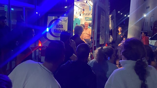 Ayvalık açıklarında tekne battı: 8 kişi kurtarıldı, 1 kayıp
Teknedeki 8 kişi Sahil Güvenlik ekiplerinin operasyonuyla kurtarıldı