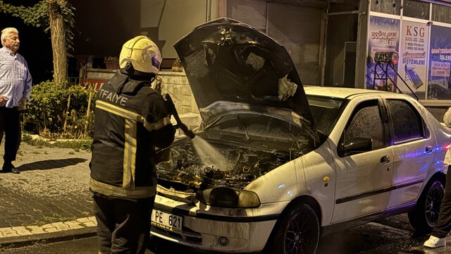 Çalıştırıldığı sırada alev alan otomobil, itfaiye ekipleri tarafından söndürüldü