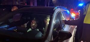 Kayseri'de kırmızı ışıkta bekleyen sürücü ve yolcu uyuyakaldı Uzun süre uyuyakalan 1,84 promil alkollü sürücüye 25 bin TL ceza