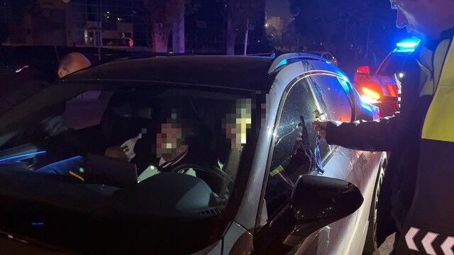 Kayseri'de kırmızı ışıkta bekleyen sürücü ve yolcu uyuyakaldı
Uzun süre uyuyakalan 1,84 promil alkollü sürücüye 25 bin TL ceza