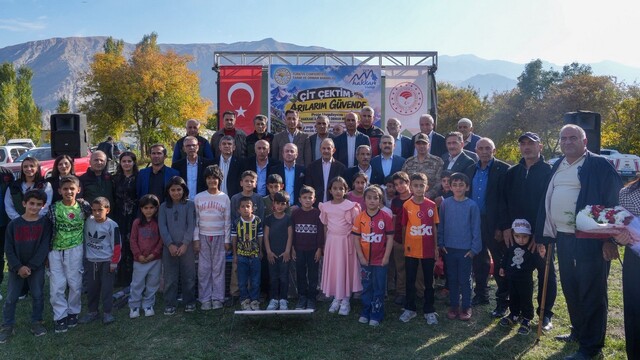 Hakkari'de 262 elektrikli çit dağıtıldı