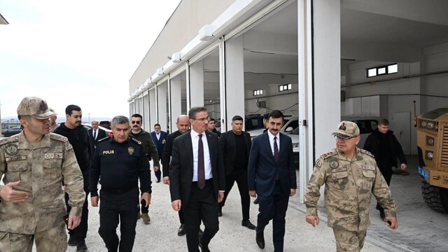 Vali Aydın Baruş'tan Karayazı'ya çıkartma: Çalışmaları yerinde inceledi