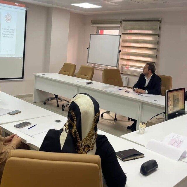 Bayburt'ta kurum yöneticilerine iç kontrol ve risk yönetimi eğitimi verildi