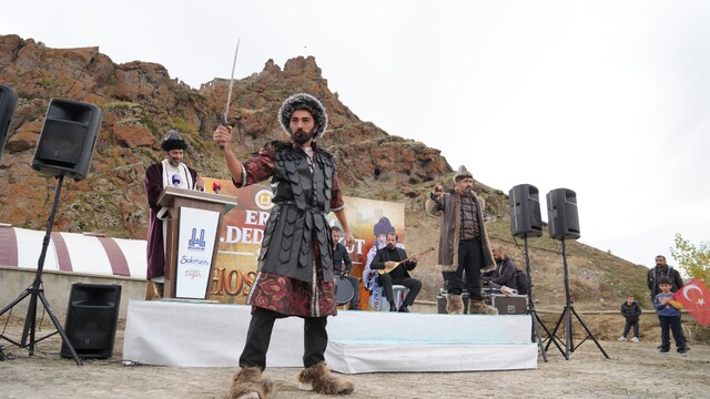 Erzurum'da bir tarih yeniden canlandı: I. Dedem Korkut Şenliği'ne yoğun ilgi
Avnik Kalesi eteklerinde kültür şöleni: Erzurum I. Dedem Korkut Şenliği yapıldı