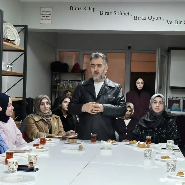 Bayburt'ta üniversite öğrencileriyle hadis sohbeti yapıldı