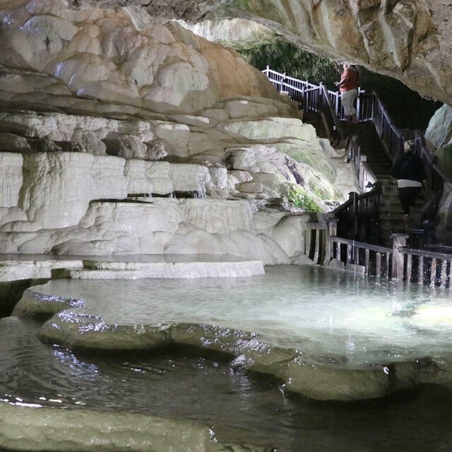 'Yer altındaki gizli Pamukkale' Kaklık Mağarası, ziyaretçi sayısında kendi...